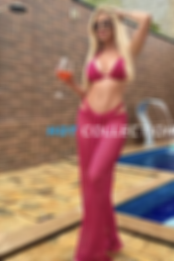 Blonde  hair london escort Burberry located in South Kensington picture 4