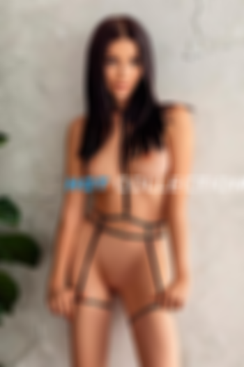 Brown  hair london escort Carrie located in Earl's Court picture 4