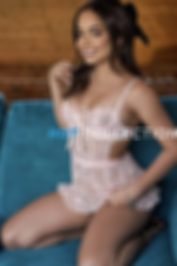 Brown  hair london escort Peachy located in Earl's Court picture 0