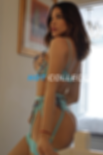 Brown  hair london escort Alhimia located in Fulham Broadway picture 4
