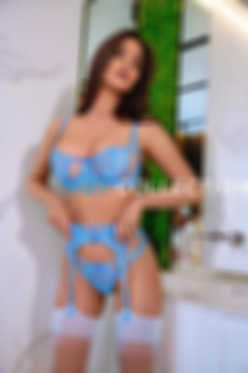 Brown hair london escort Asenka located in Piccadily Circus picture 4