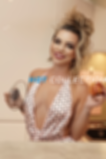 Blonde hair london escort Julia located in Earl's Court picture 3