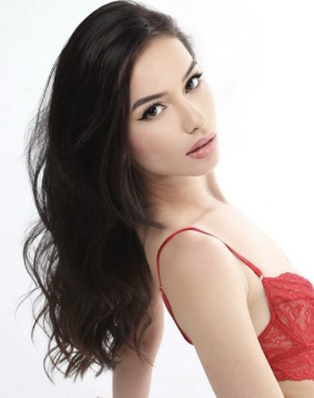 Brown  hair london escort Audi located in Earls Court