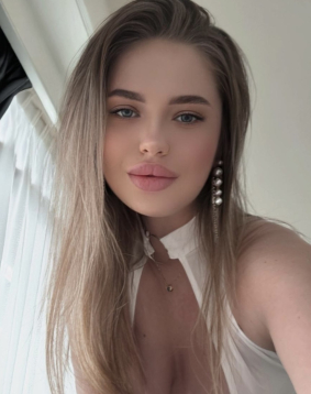 Blonde hair london escort Baronessa located in Earls Court