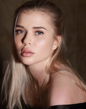 Blonde hair london escort Bonnie located in Earls Court