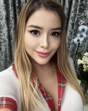 Blonde hair london escort Caridee located in South Kensington