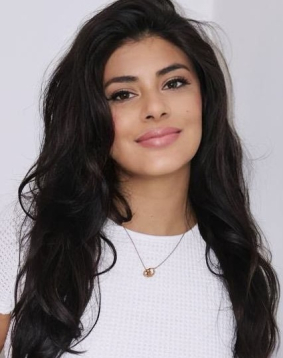 Brown  hair london escort Essenya located in Battersea