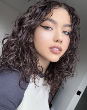 Brown  hair london escort Nemo located in Kensington