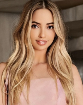 Blonde  hair london escort Quatra located in Bond Street