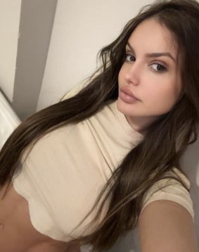 Brown  hair london escort Daphne located in Earls Court