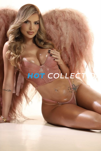 Blonde hair london escort Elyra located in Canary Wharf picture 1