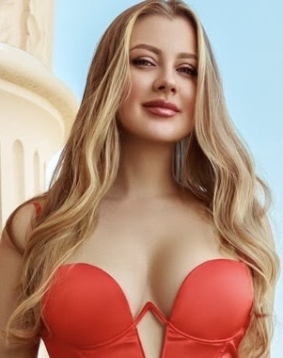 Blonde hair london escort Suzie located in Earls Court