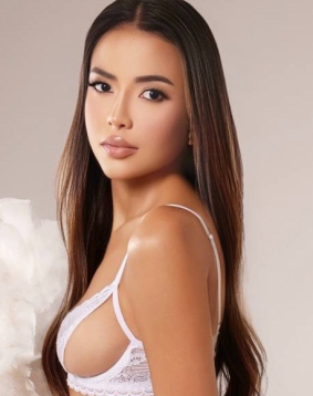 Brown hair london escort Tejana located in Great Portland Street