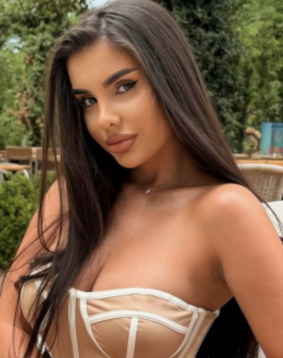 Brown hair london escort Venus located in Knightsbridge