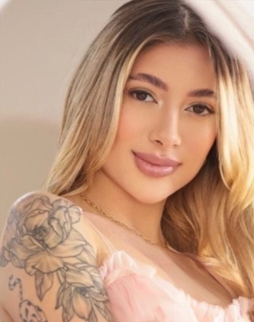 Blonde hair london escort Lisamola located in Battersea