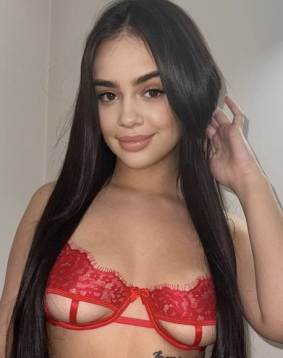 Blonde  hair london escort Lovelace located in Earls Court