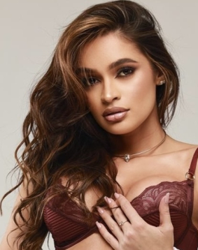 Brown hair london escort Lumus located in West Kensington