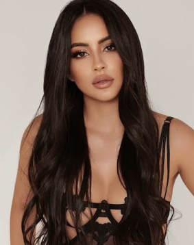 Brown  hair london escort Rika located in Gloucester Road