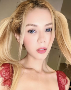 Blonde hair london escort Arneb located in Earls Court