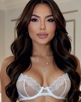 Brown hair london escort Enea located in Earls Court