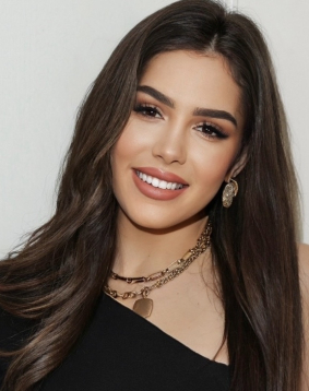 Brown hair london escort Lacresha located in Earls Court