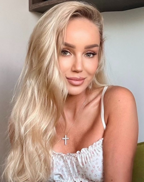 Blonde hair london escort Leticia located in Earls Court