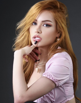 Red hair london escort Mavie located in South Kensington