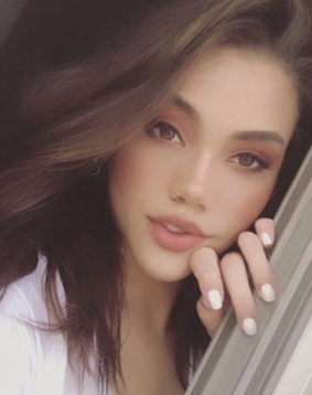 Brown  hair london escort Milkshake located in South Kensington