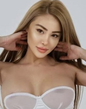 Blonde  hair london escort Mirzam located in Earls Court