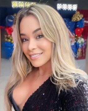 Blonde hair london escort Salvadora located in Earls Court