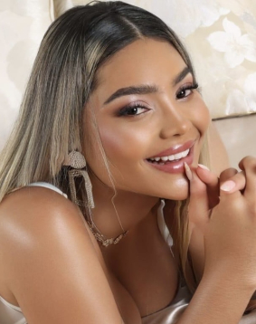 Blonde hair london escort Zoila located in High Street Kensington