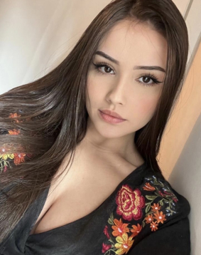 Brown hair london escort Adallyn located in West Brompton