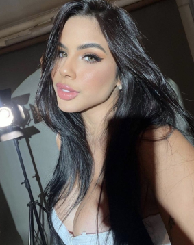 Brown  hair london escort Bingo located in West Kensington