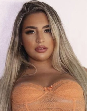 Blonde hair london escort Calvia located in Earls Court