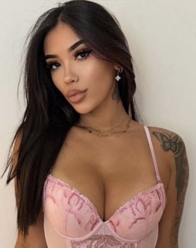 Brown hair london escort Karensa located in Chelsea