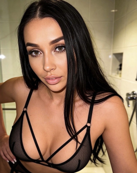 Brown hair london escort Karina located in Sloane Square