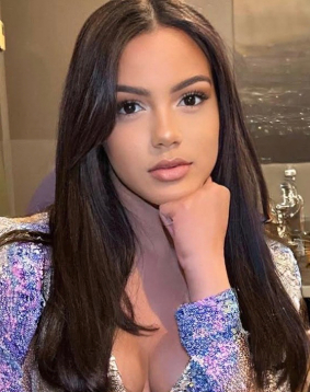 Brown  hair london escort Landau located in Sloane Square