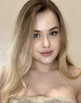 Brown hair london escort Manifesta located in South Kensington