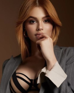 Red hair london escort Miccoli located in Baker Street