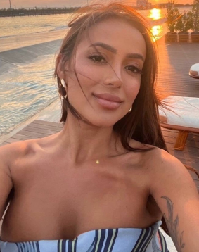 Brown hair london escort Miller located in Bond Street