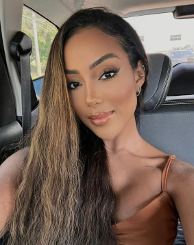 Brown  hair london escort Mirella located in Chelsea