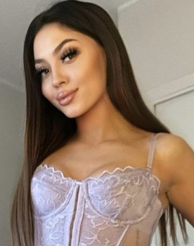 Light-brown hair london escort Mulberry located in Earls Court