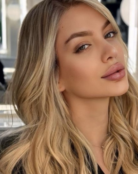 Blonde hair london escort Makadi located in High Street Kensington