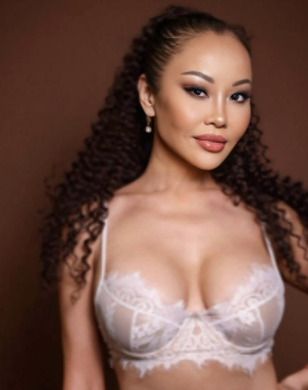 Brown hair london escort Marcie located in Knightsbridge