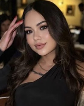 Brown  hair london escort Megrez located in Victoria