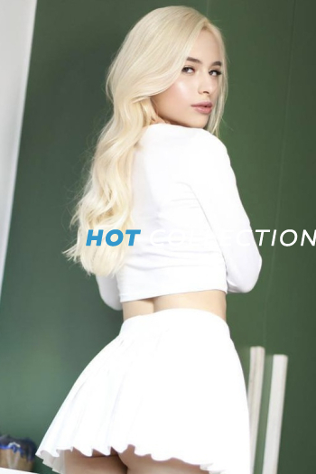 Blonde hair london escort Navona located in St James Park picture 6