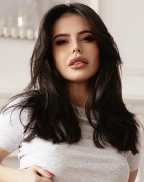 Brown hair london escort Raizel located in Earls Court