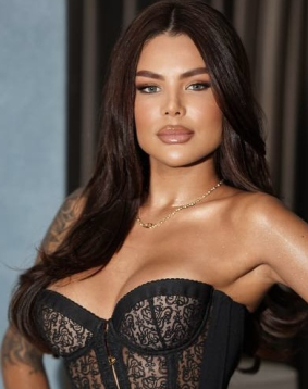 Brown hair london escort Lasane located in Goodge Street