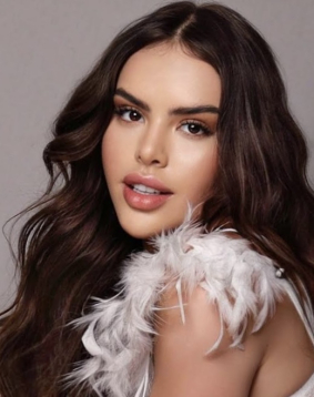 Brown  hair london escort Misseta located in Marylebone