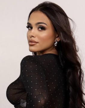 Brown hair london escort Monferrato located in Earls Court